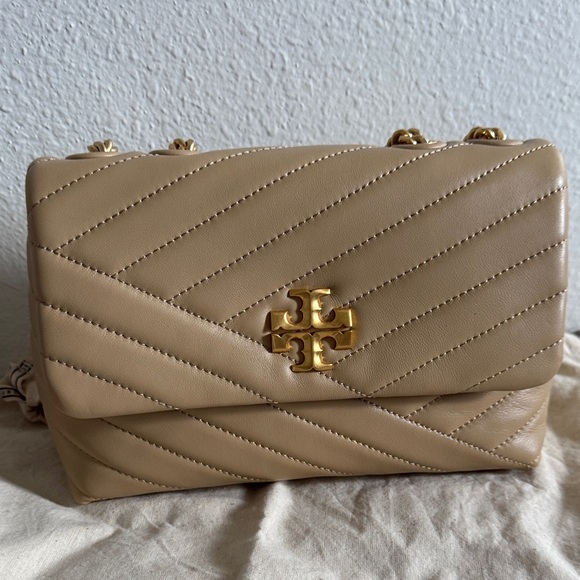 Tory Burch Gold Quilted Shoulder Bag - Picture 6 of 7